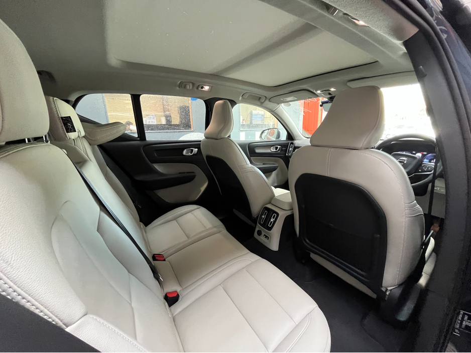 2020 Volvo XC40 - image 14