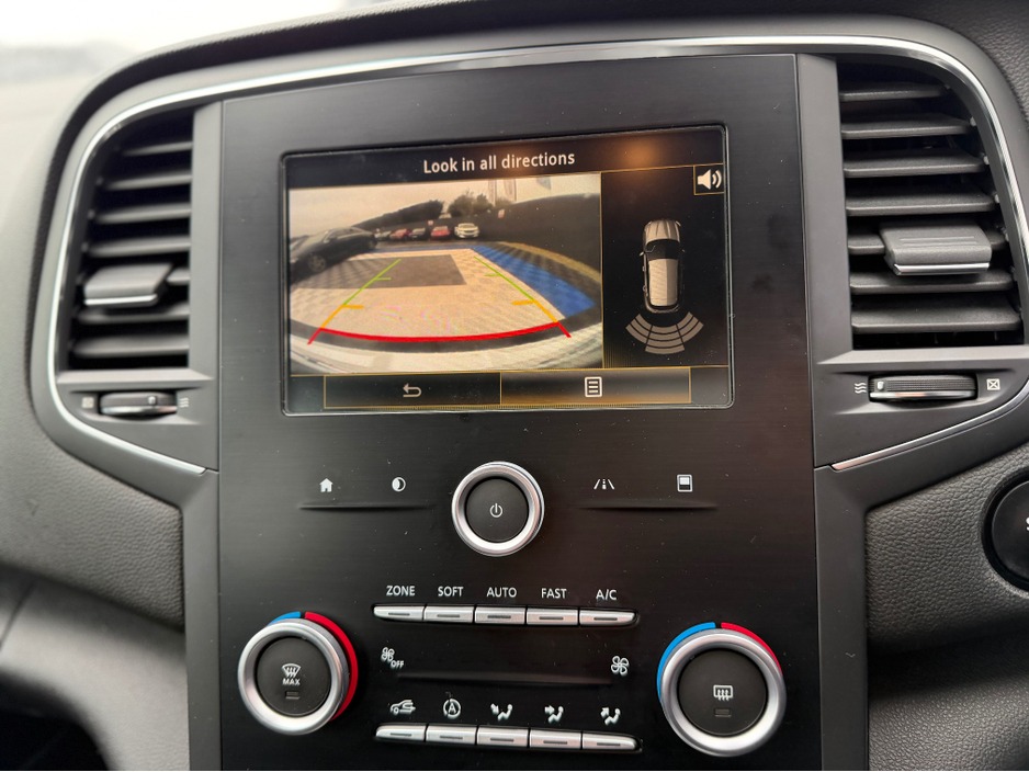 2018 Renault Megane - image 23