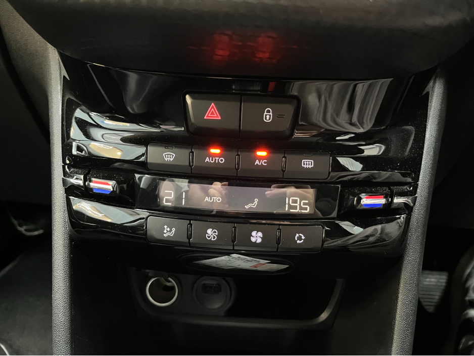 2017 Peugeot 2008 - image 17