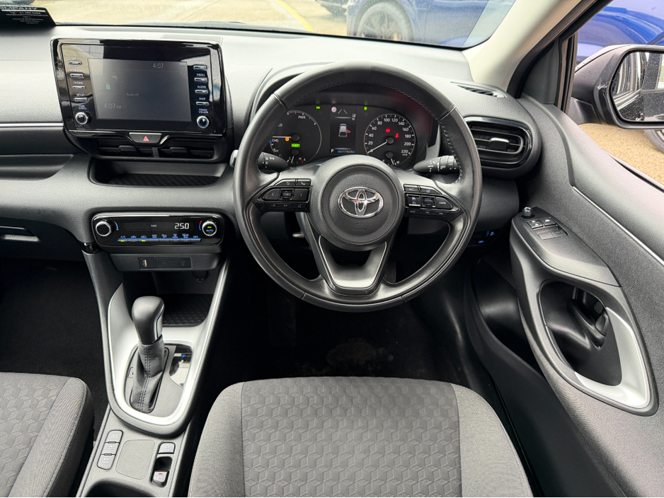 2023 Toyota Yaris - image 15