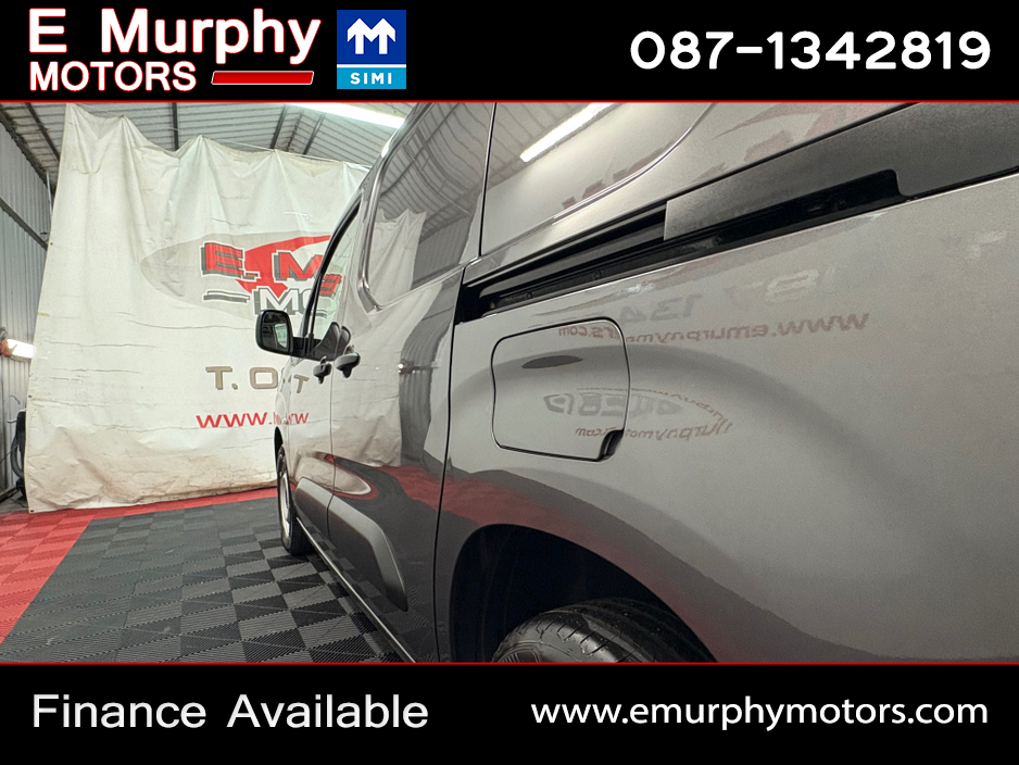 2023 Citroen Berlingo - image 24