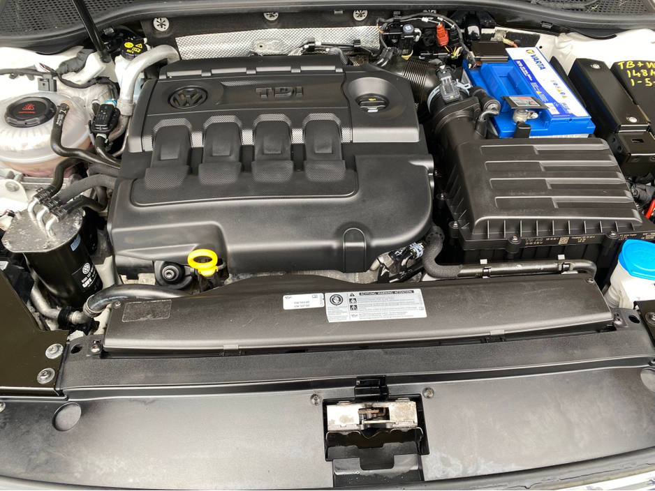 2018 Volkswagen Passat - image 28