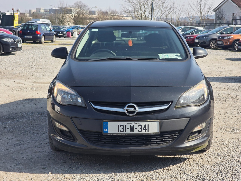 2013 Opel Astra - image 2