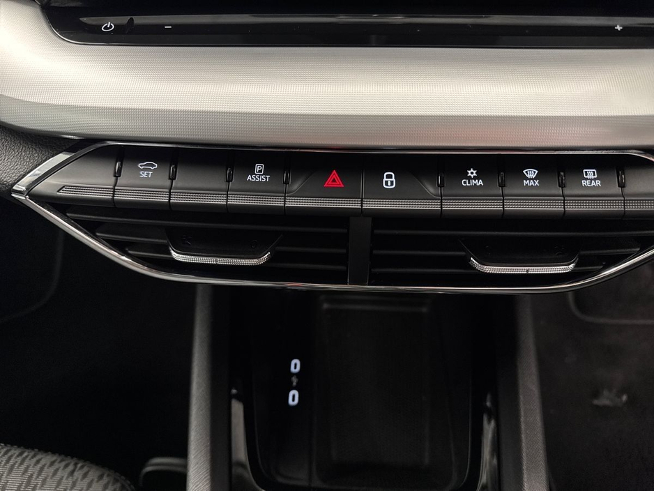 2023 Skoda Octavia - image 17