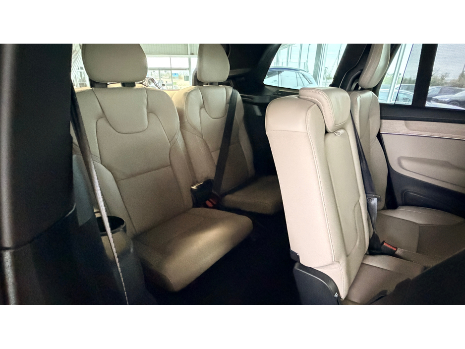 2025 Volvo XC90 - image 8