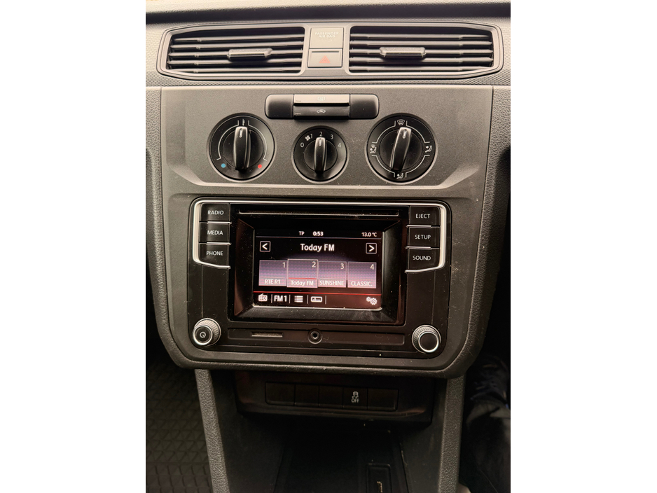 2019 Volkswagen Caddy - image 14