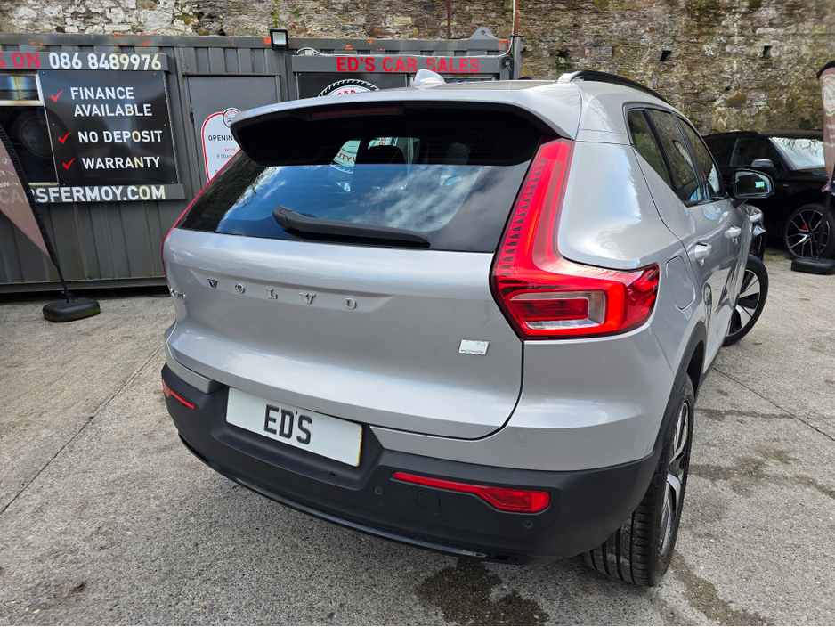 2023 Volvo XC40 - image 8