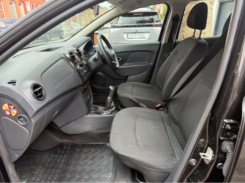 2018 Dacia Sandero - image 9