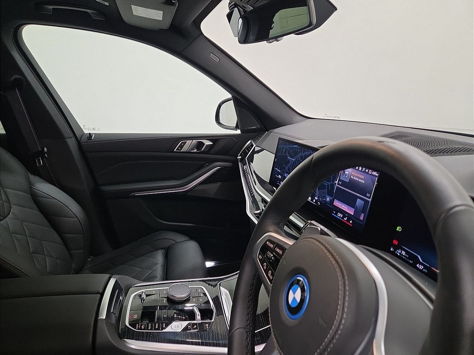 2025 BMW X5 - image 12
