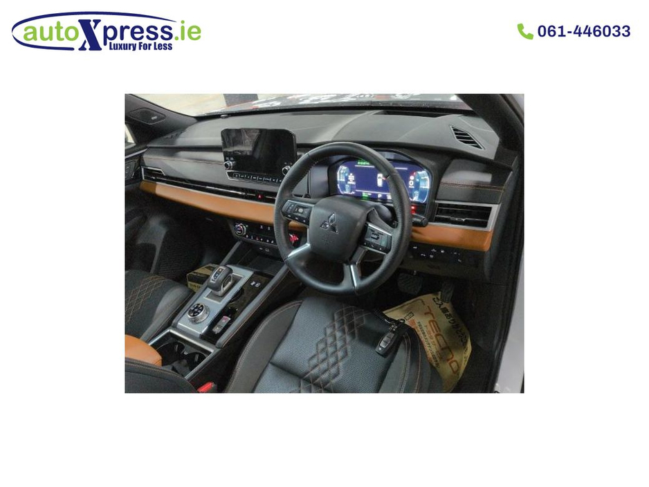 2023 Mitsubishi Outlander PHEV 4WD, Low mileage, Reversing camera