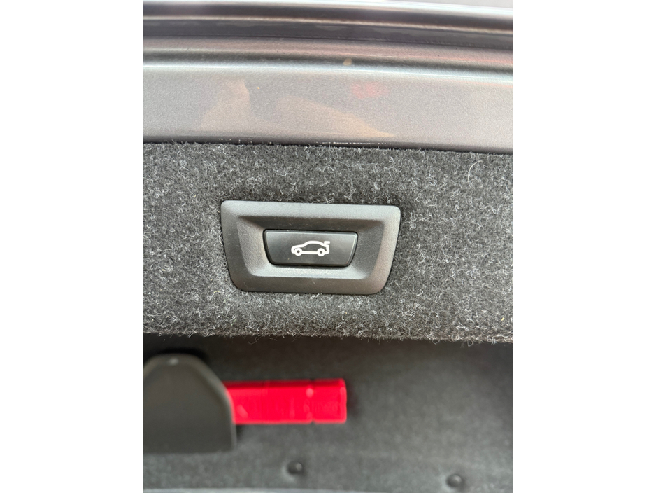 2017 BMW 5 Series - image 23