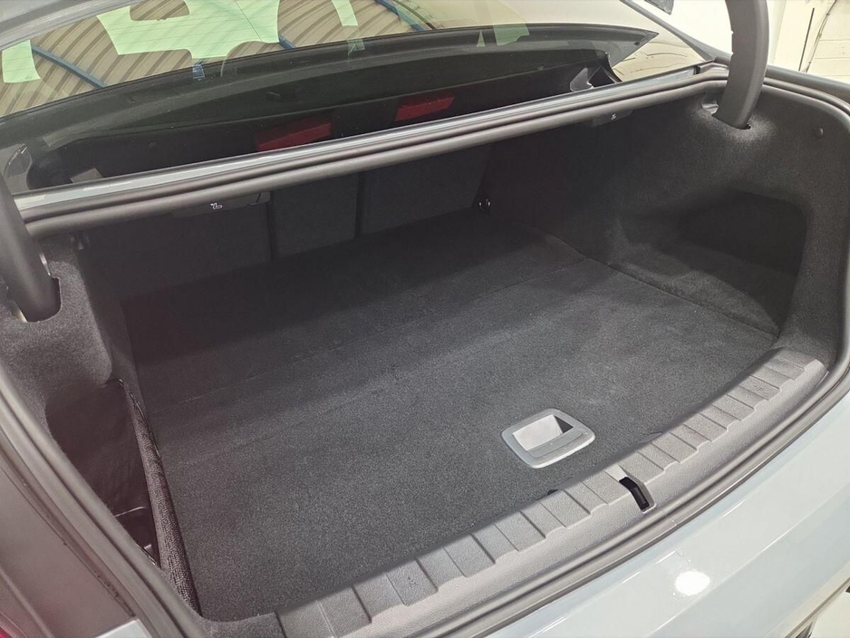 2025 BMW 3 Series - image 13