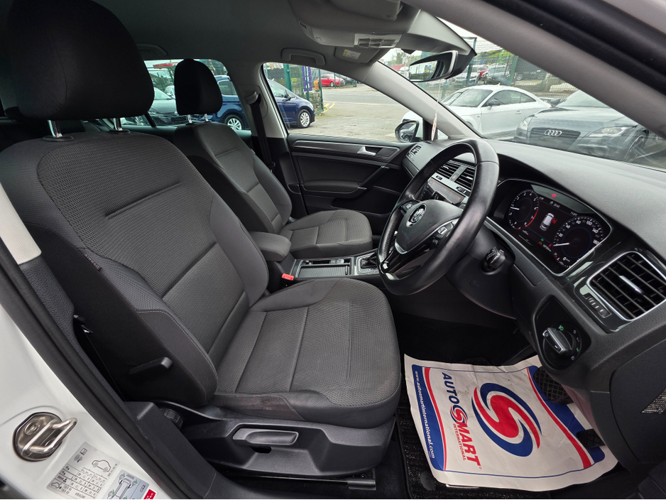 2019 Volkswagen Golf - image 4