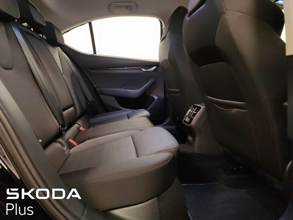 2025 Skoda Octavia - image 25