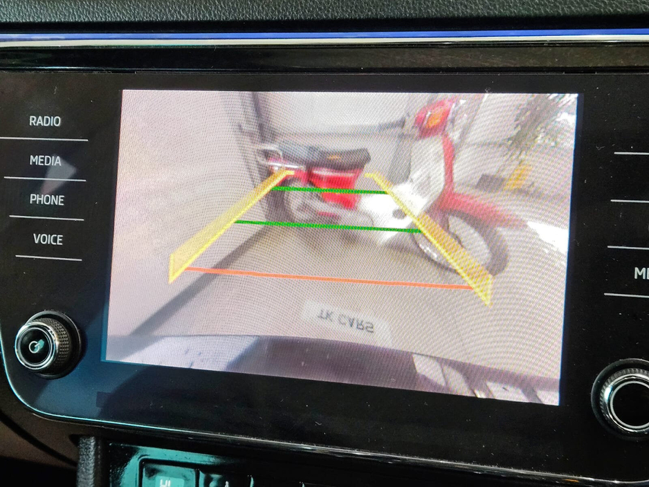 2019 Skoda Superb - image 14