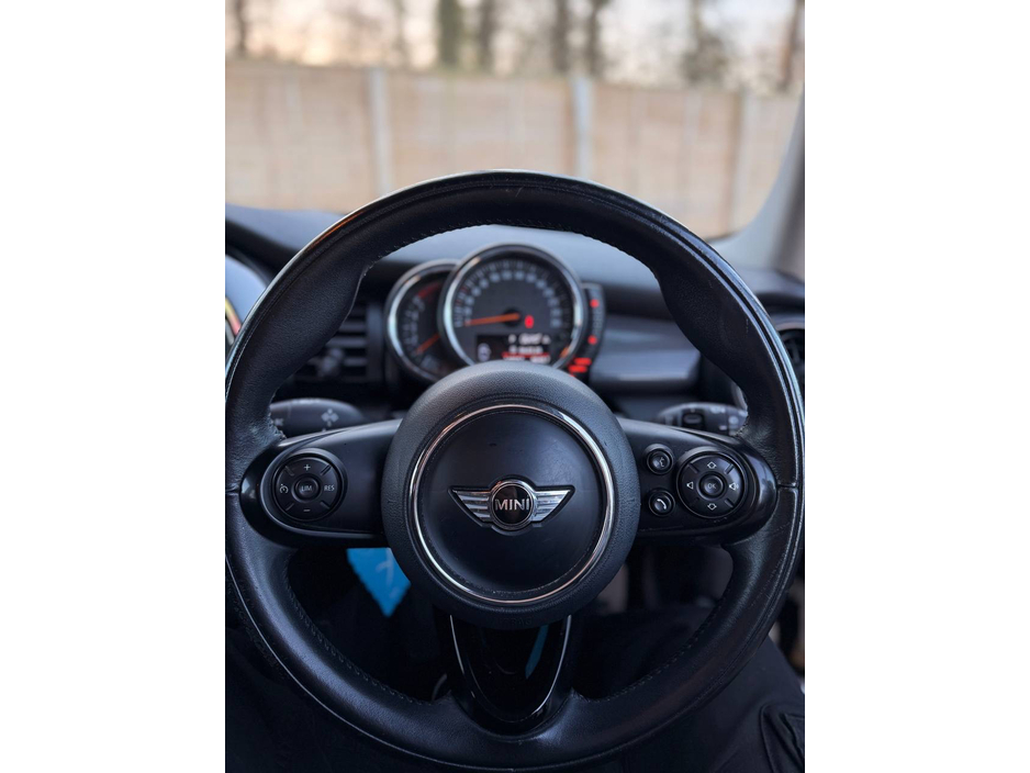 2015 MINI Hatch - image 43