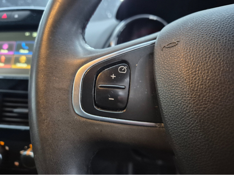 2017 Renault Clio - image 11