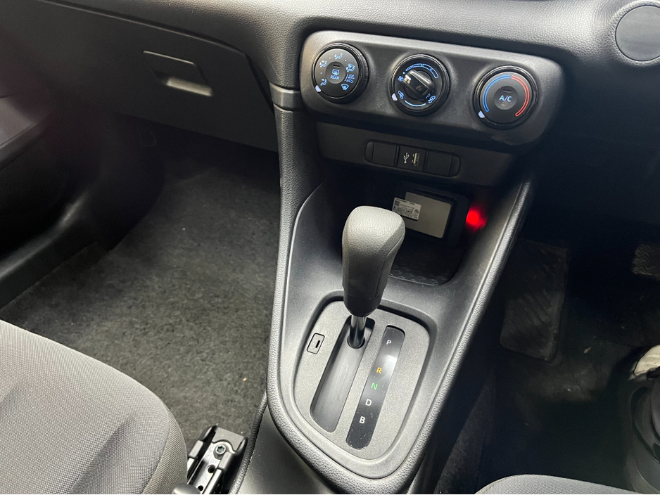 2022 Toyota Yaris - image 15