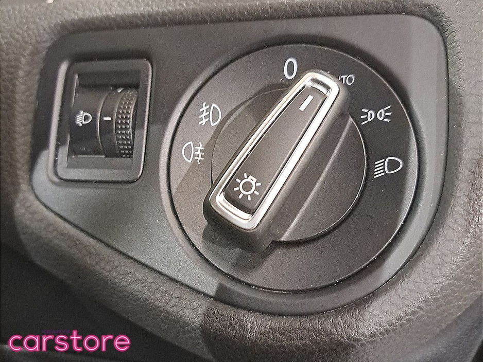 2016 Volkswagen Golf - image 17