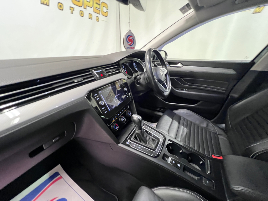 2020 Volkswagen Passat TDI SEL S-A 4DR AUTO €19,700