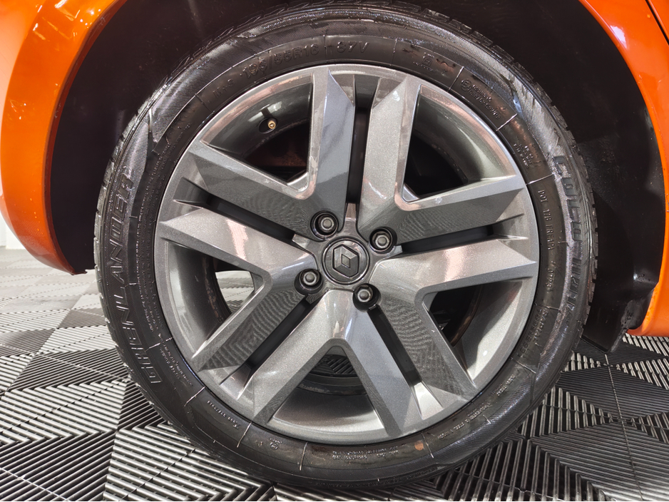 2022 Renault Clio - image 12