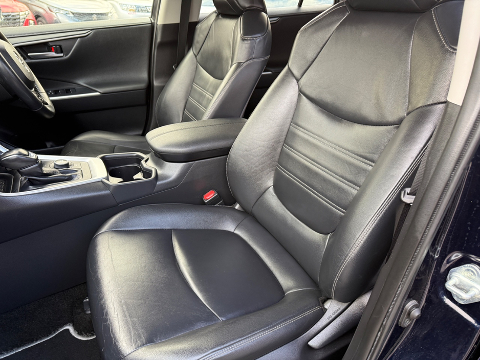 2020 Toyota Rav4 - image 8