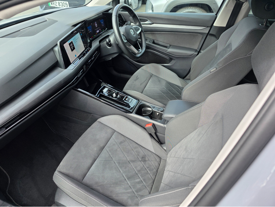 2023 Volkswagen Golf - image 19