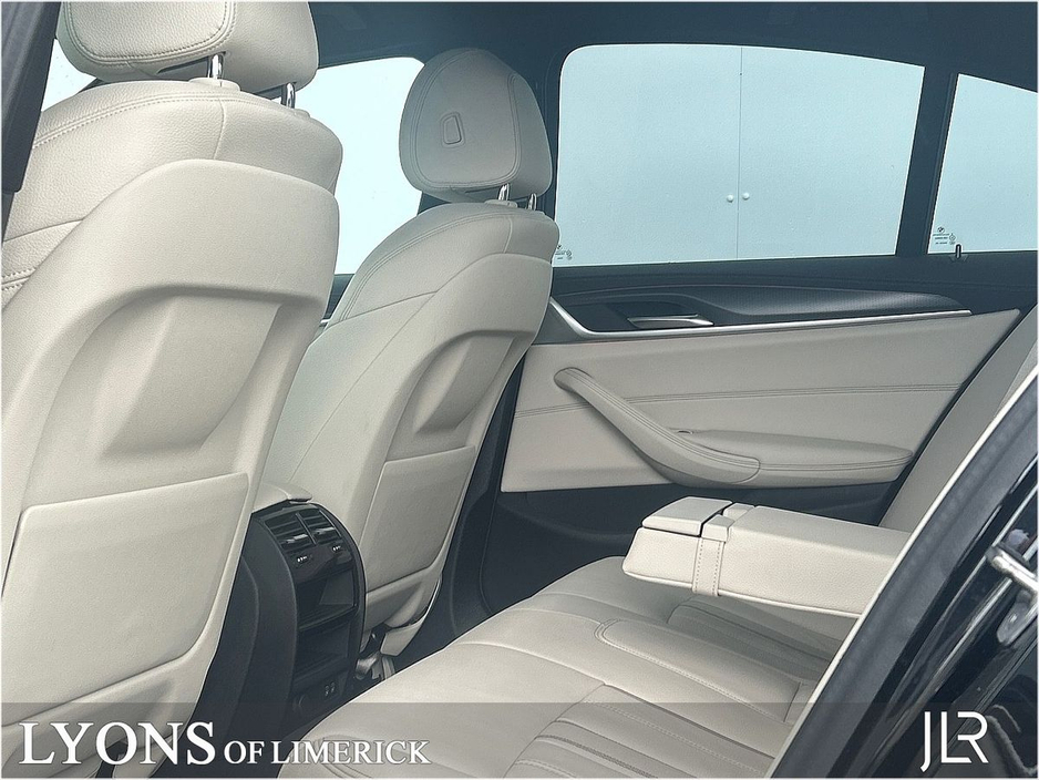 2023 BMW 5 Series - image 5