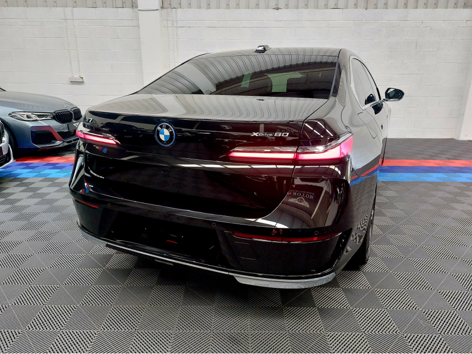 2023 BMW i7 - image 6