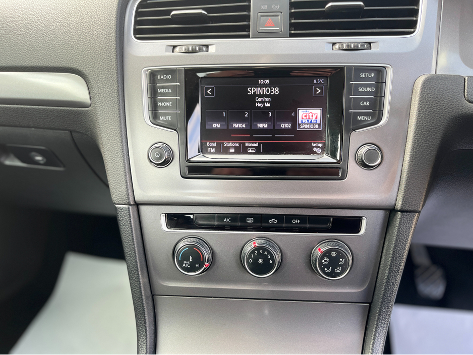 2015 Volkswagen Golf - image 12