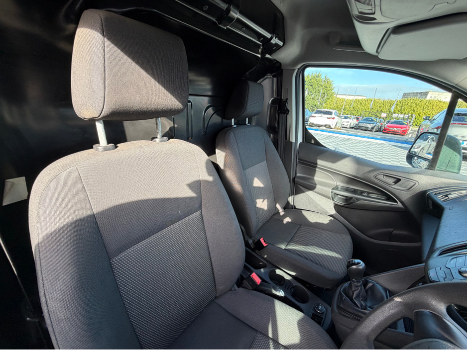 2018 Ford Transit Connect - image 12