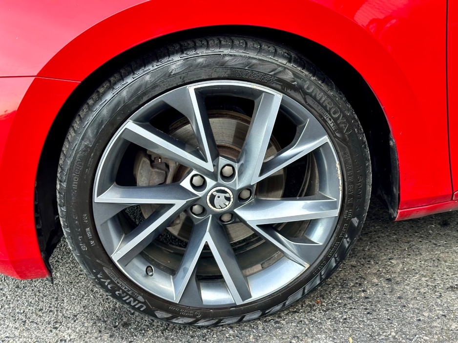 2017 Skoda Superb - image 8