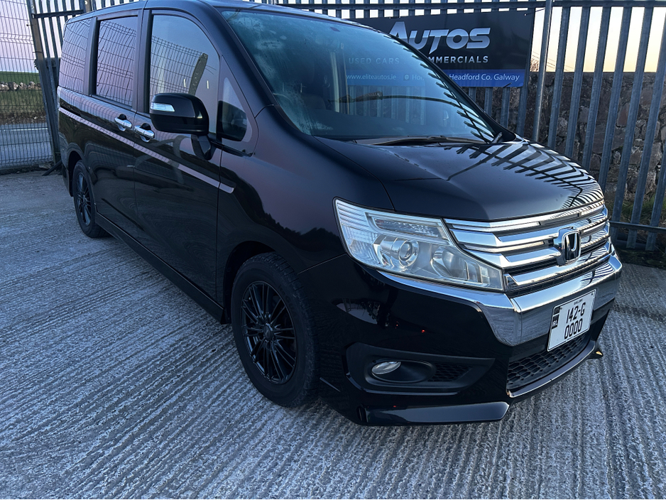 2014 Honda Stepwagon - image 6