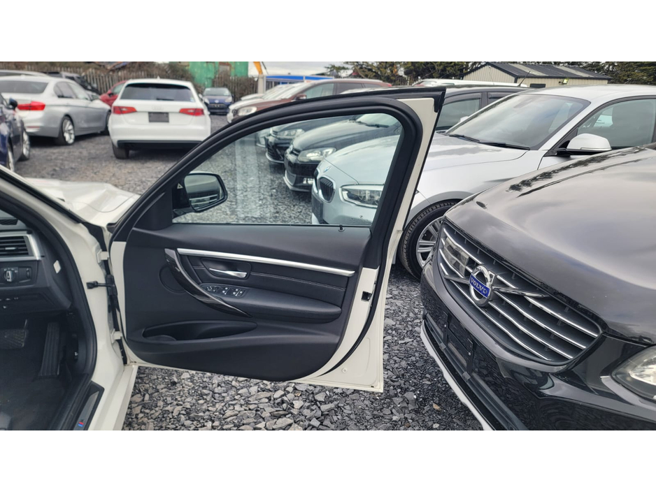 2016 BMW 3 Series - image 10