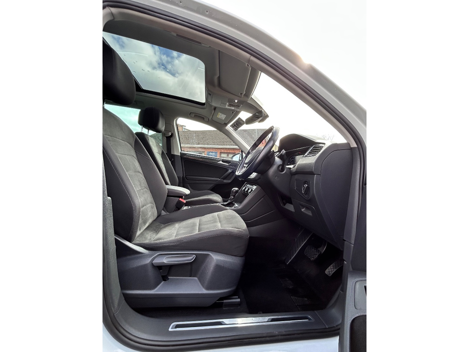 2017 Volkswagen Tiguan - image 11