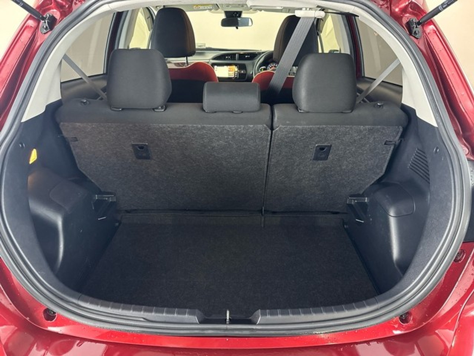 2019 Toyota Yaris - image 10