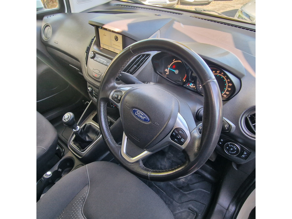 2019 Ford Courier - image 7