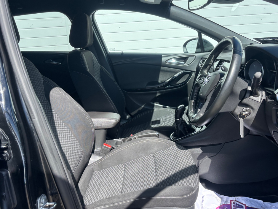 2018 Opel Astra - image 4