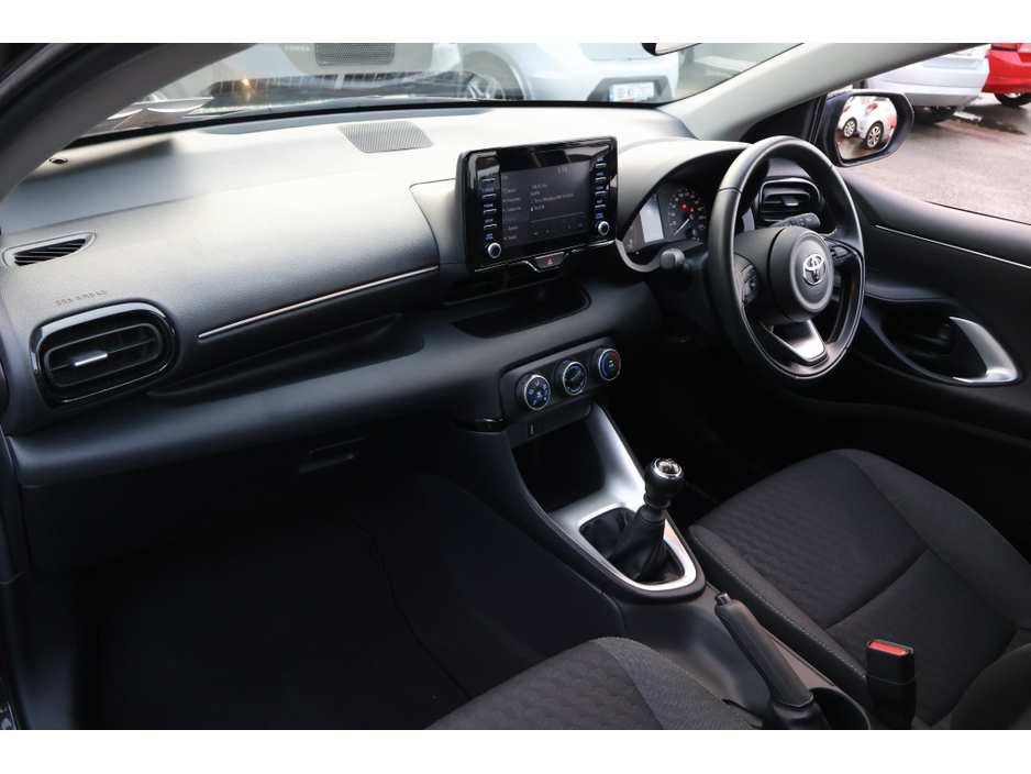 2024 Toyota Yaris LUNA 5dr Manual Great Spec! €19,995