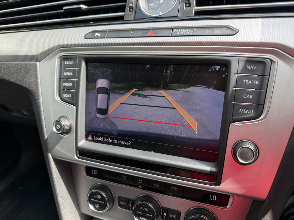 2016 Volkswagen Passat - image 20