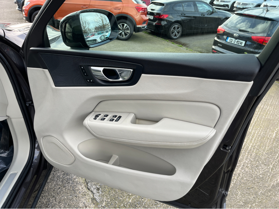 2023 Volvo XC60 - image 13