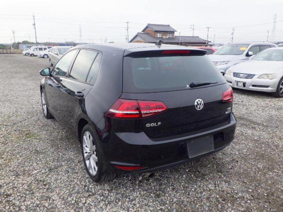 2017 Volkswagen Golf - image 5