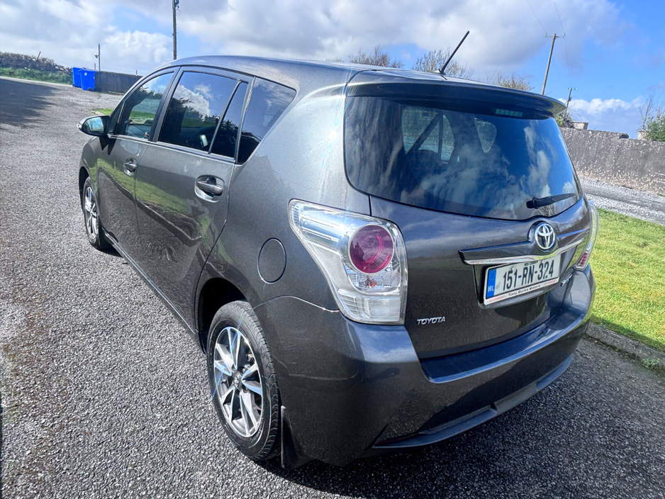 2015 Toyota Verso - image 6