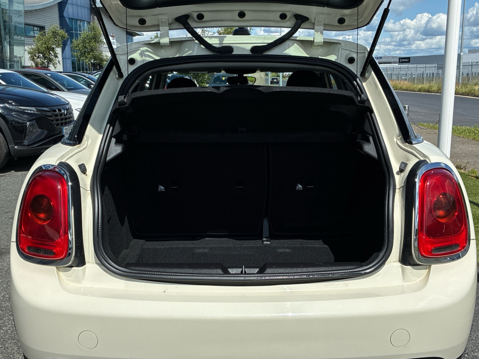 2015 MINI Cooper - image 9