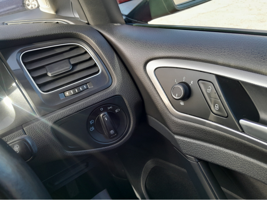 2018 Volkswagen Golf - image 26