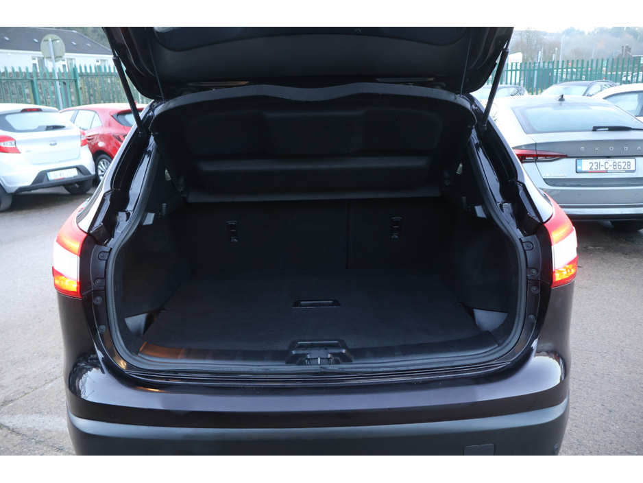 2017 Nissan Qashqai N-VISION 360 Huge Spec New Timing Belt Exceptional Condition! €13,995