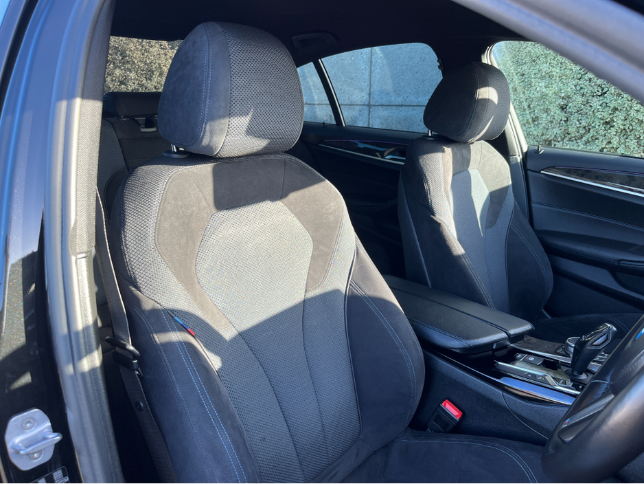 2018 BMW 5 Series - image 12