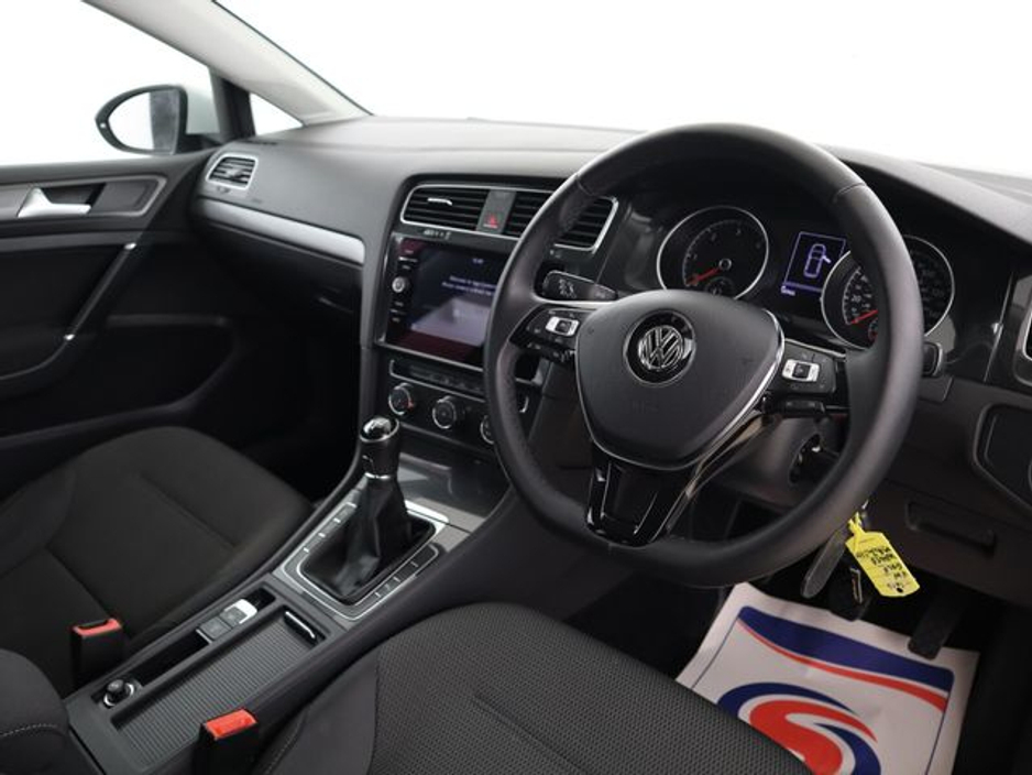 2017 Volkswagen Golf - image 9