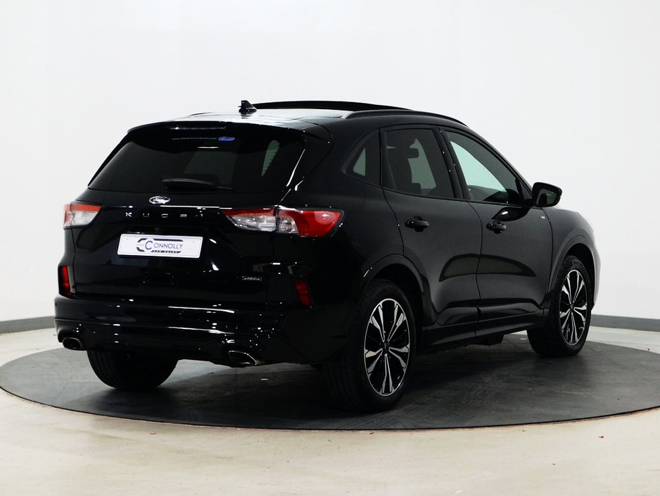 2022 Ford Kuga - image 3