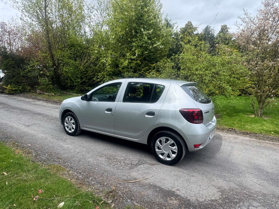 2018 Dacia Sandero - image 3